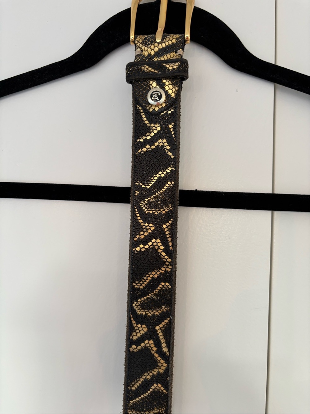 Black and Gold Men's Leather Belt with Textured Pattern